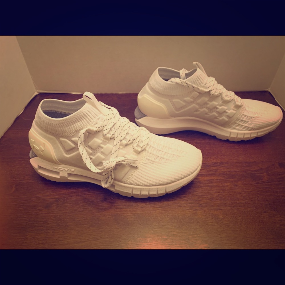 Men’s white Under Armour Speedform 2.0 Size 10